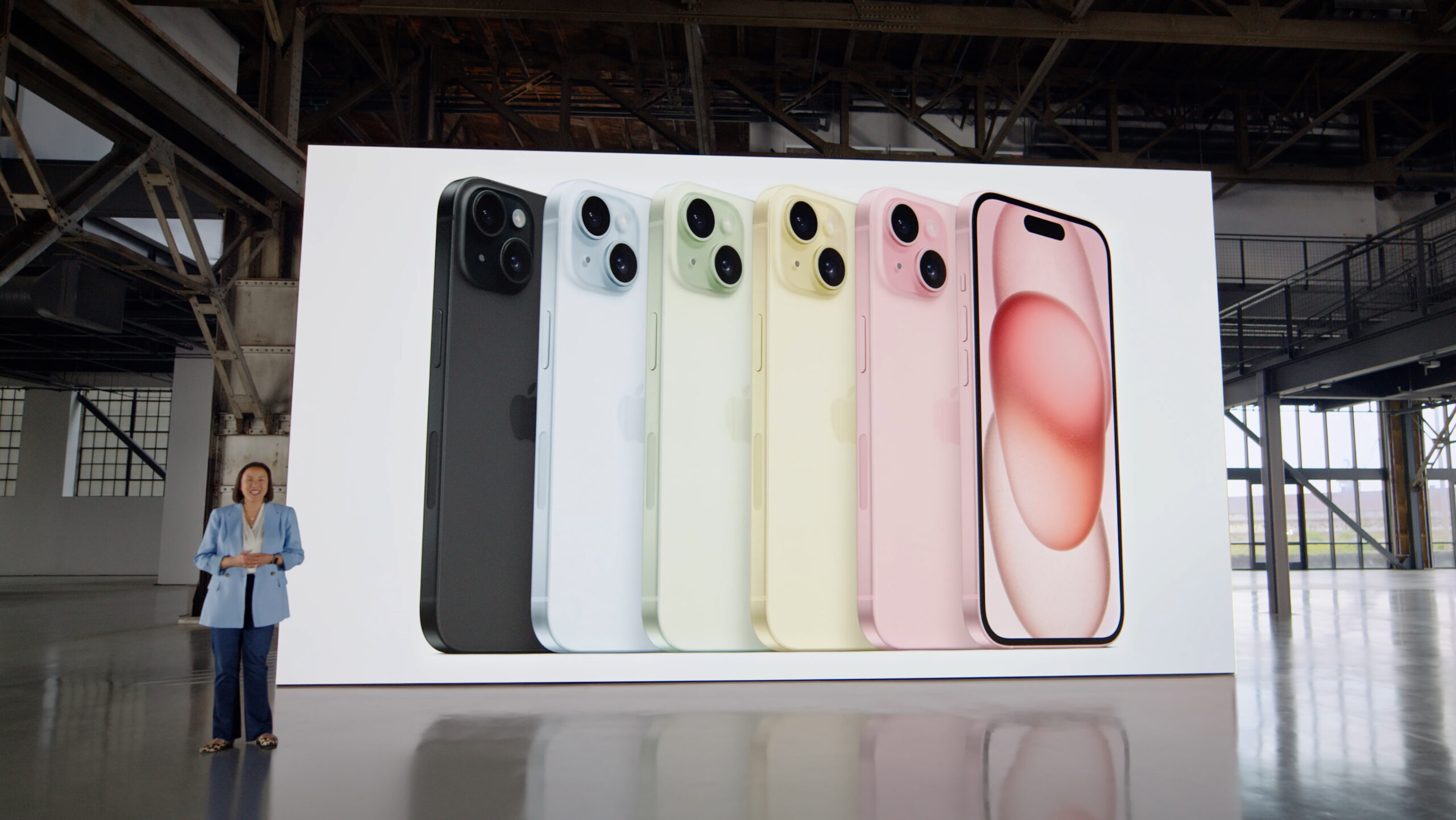 Apple изостави Lightning входа в iPhone 15 и представи въглеродно неутрални Apple Watch