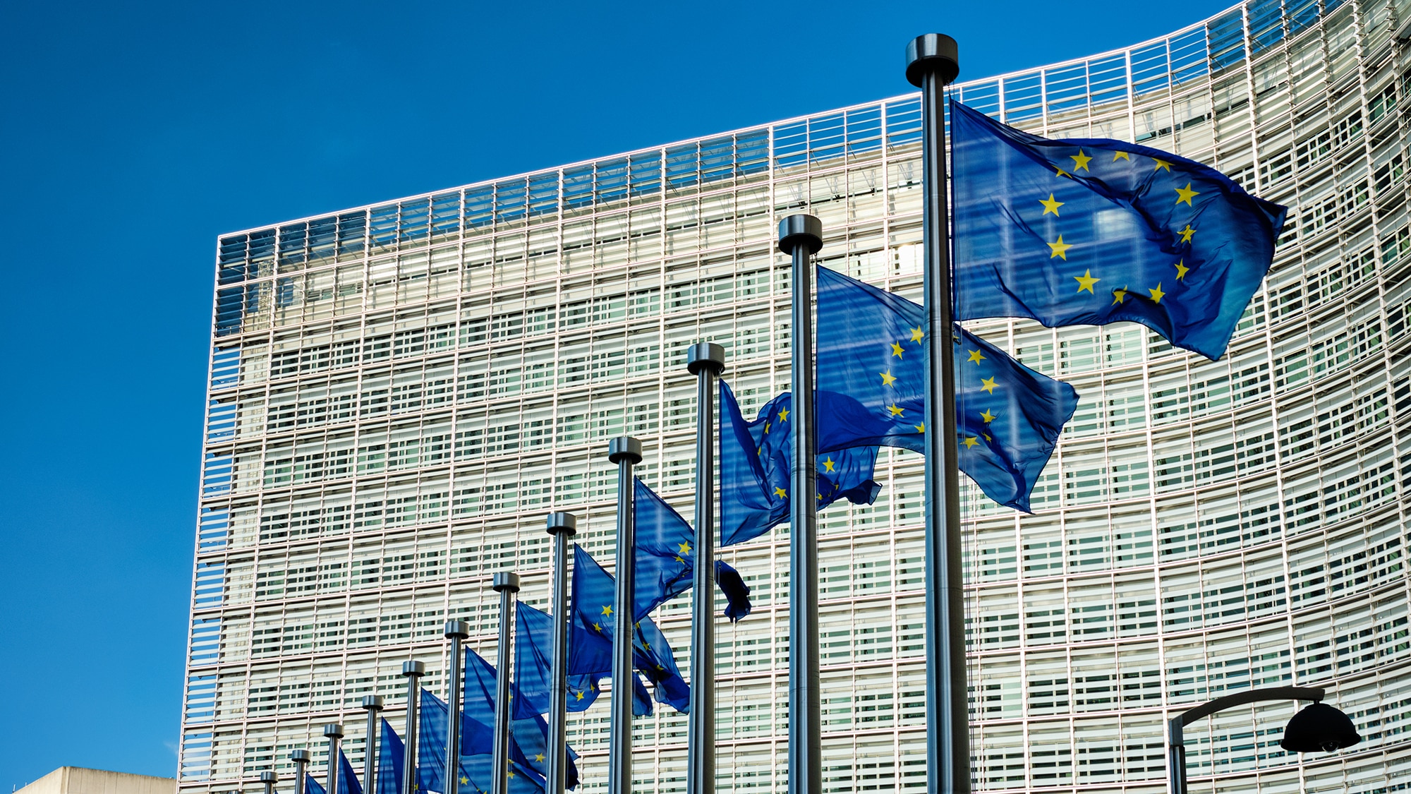 ЕС разхлабва регулациите за Big Tech, но залага на амбициозна реформа на телекомуникациите