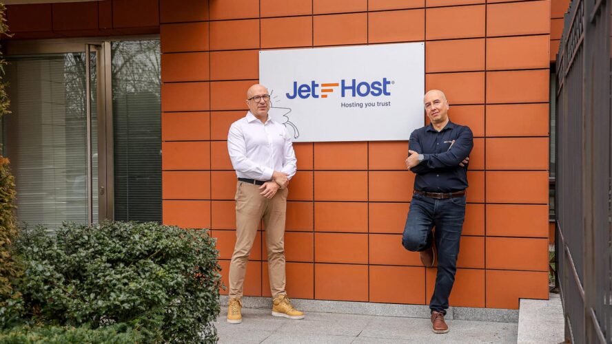 Българският хостинг доставчик JetHost настъпва газта към американския пазар