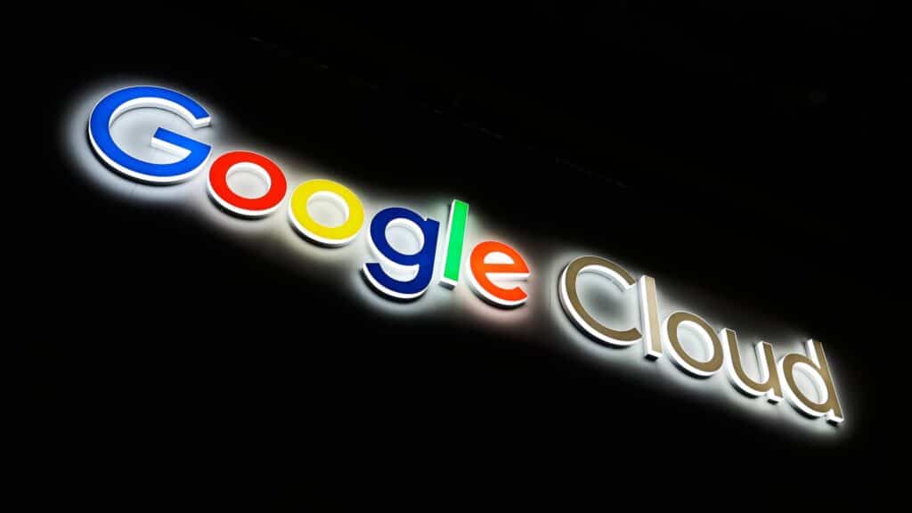 OpenAI и Google Cloud ще си партнират, за да дадат достъп на корпоративните клиенти на Google до най-усъвършенстваните AI модели на компанията зад ChatGPT.