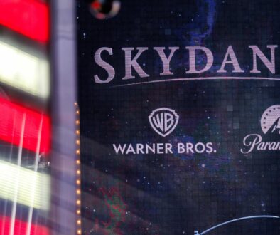 Акциите на Skydance се сринаха с 8% ден след приключването на сливането между Paramount и Warner Bros.