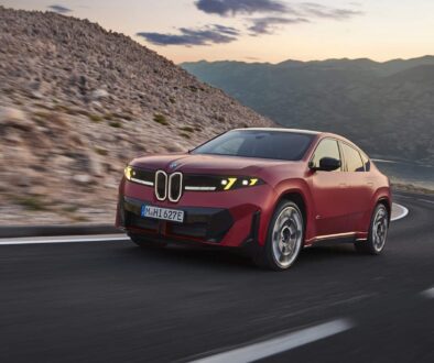 BMW представи новия iX4 с до 828 км пробег