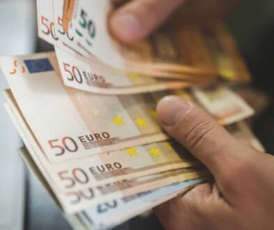 Годишната инфлация в България достига 5.7% през септември, въпреки че на месечна база цените се понижават с 0.2%